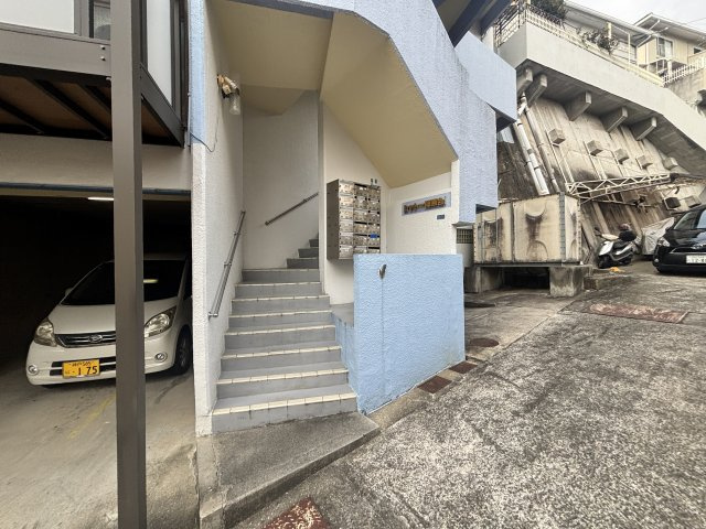 シャトー篠原台の駐車場