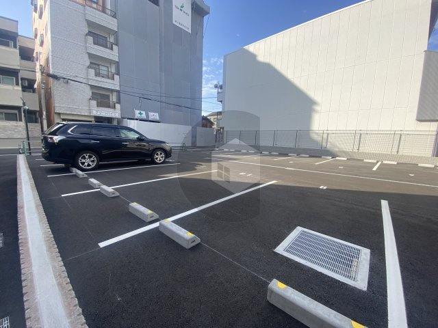 ソルテラスOSAKA緑橋クレアストの駐車場