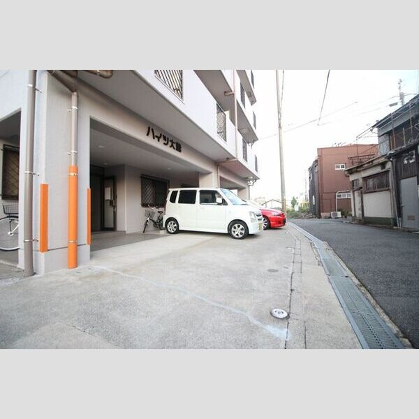 ハイツ大蔵の駐車場
