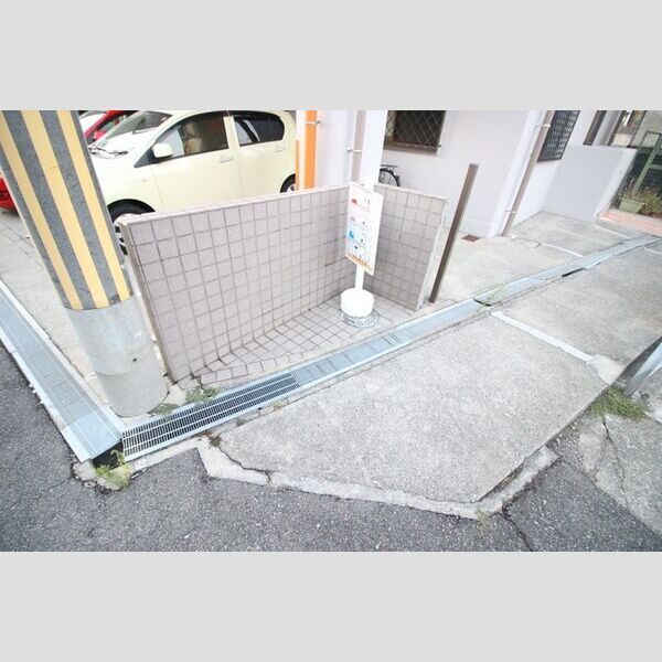 ハイツ大蔵の駐車場