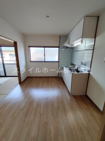 シティ・ナカヤマB棟の居間・リビング