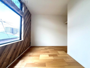 衣服の収納や脱ぎ着や整理整頓がしやすく、湿った衣類を乾燥させるスペースがありカビや臭いの発生を防ぎます。床の汚れを他の部屋に持ち込まず清潔を保つことができます。また快適な入浴環境の整備にも役立ちます。