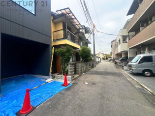 キッチン前のダイニングスペース　カウンターキッチンから料理の受け渡し等に便利です。ダイニングセットを置いても十分な広さを確保。
