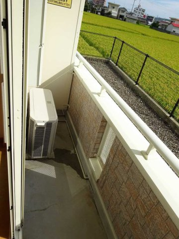 プリムヴェールＢのバルコニー|落ち着いた時間を過ごせるバルコニーです