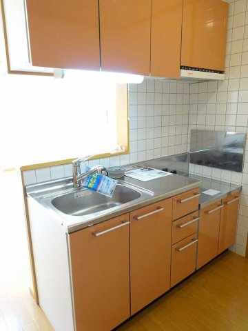 プリムヴェールＢのキッチン|コンパクトなキッチンで掃除もラクラク