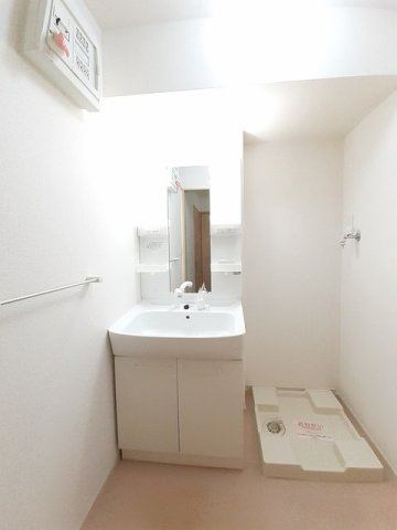 ワンピースの洗面所|忙しい朝には欠かせない洗面所です