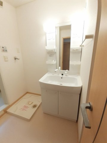 サンシャインＴ・Ｉの洗面所|明るい洗面所です