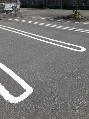 サンシャインＴ・Ｉの駐車場|駐車場に車を止められます