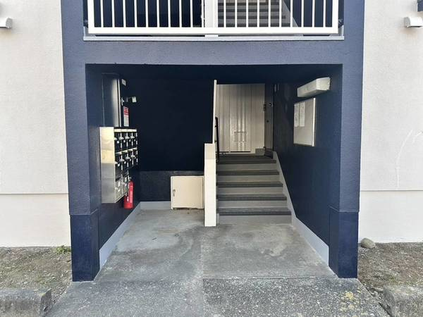 ビレッジハウス立江1号棟のエントランス|毎日通るエントランスはこのようになっています