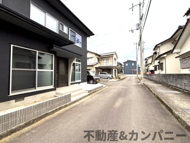 鴨川3丁目中古戸建の前面道路含む現地写真|前面道路含む現地写真です