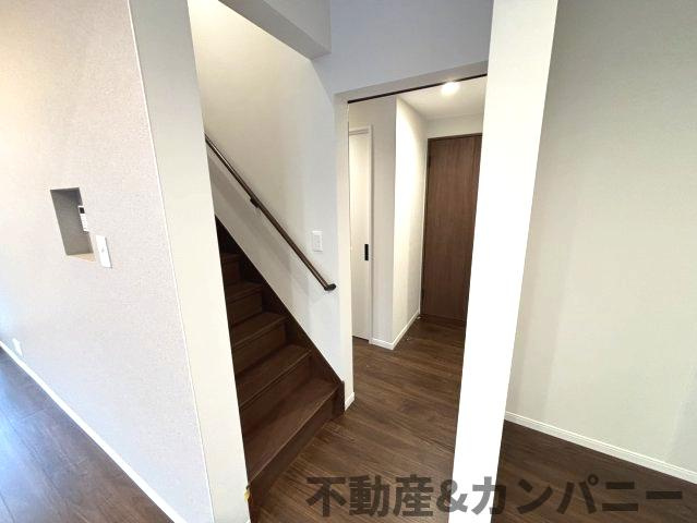 鴨川3丁目中古戸建のその他|1階階段
