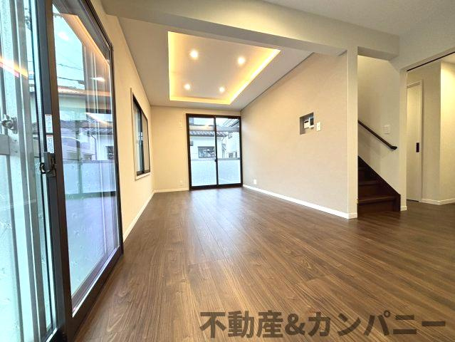 鴨川3丁目中古戸建の居間・リビング|リビングです