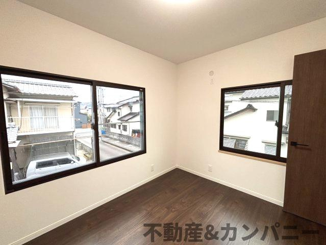 鴨川3丁目中古戸建の洋室|コンパクトで使いやすい洋室です
