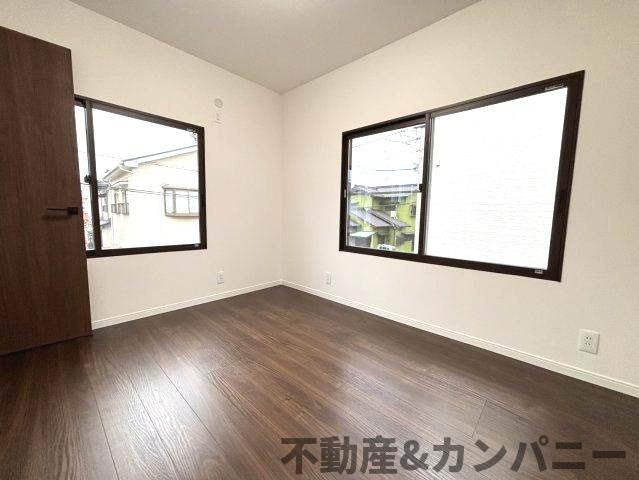 鴨川3丁目中古戸建の洋室|ゆったりした洋室です