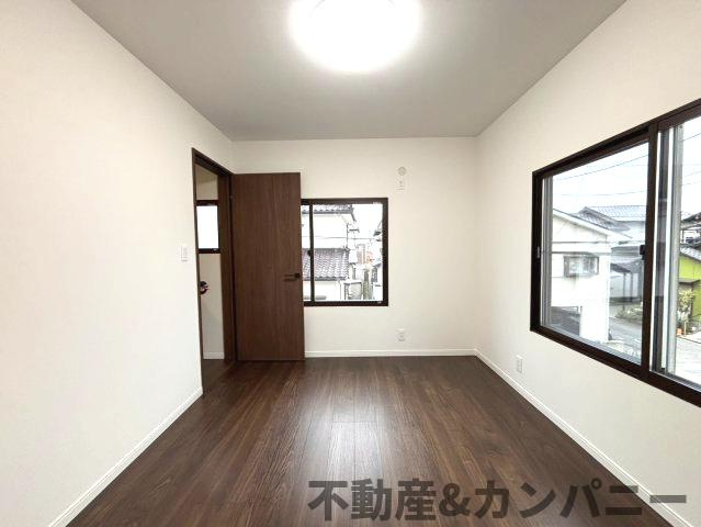 鴨川3丁目中古戸建の洋室|個人の部屋や寝室として使える洋室です