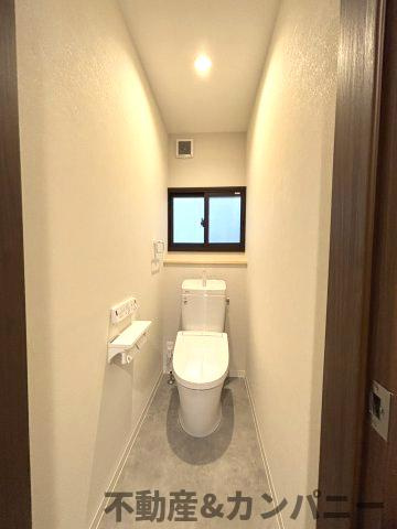 鴨川3丁目中古戸建のトイレ|トイレもきれいです