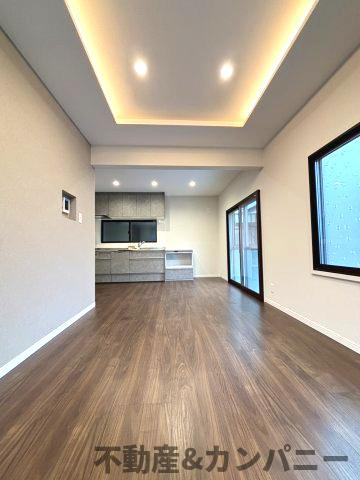 鴨川3丁目中古戸建の居間・リビング|ゆったり過ごせる居間です