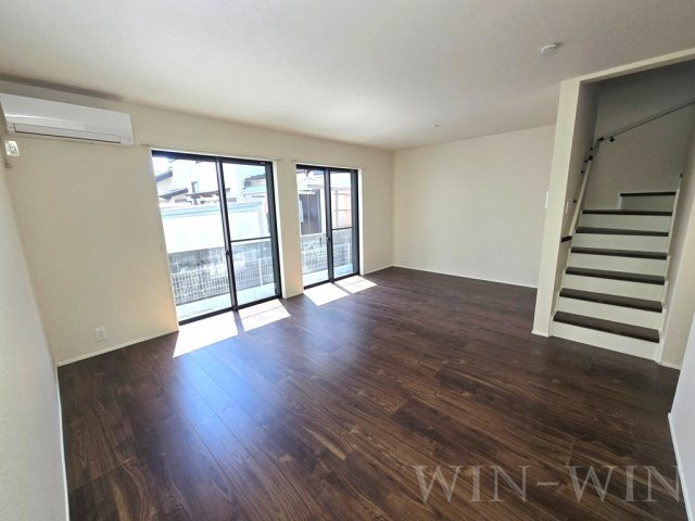 多米中町戸建貸家 2の居間・リビング