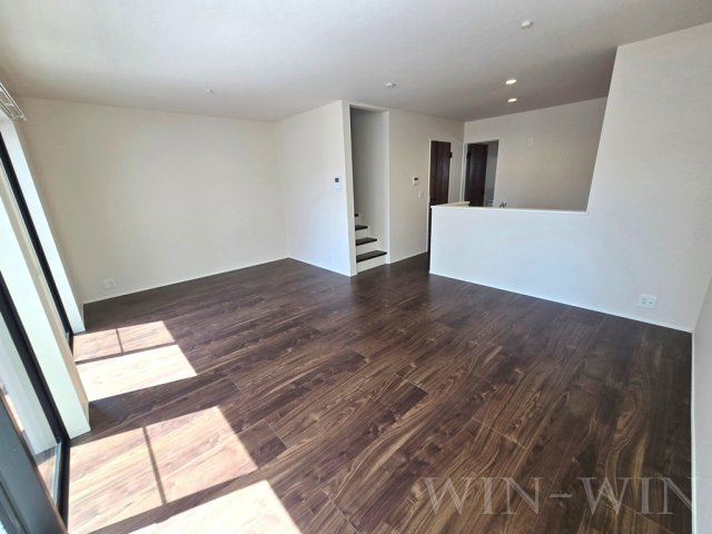 多米中町戸建貸家 2の居間・リビング