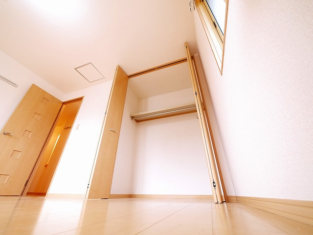 シャルマン高畑　Ａ棟の収納|大きなスペースがあり、収納には困りません