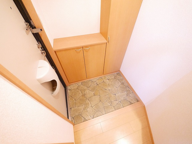 シャルマン高畑　Ａ棟の玄関|落ち着いた玄関です