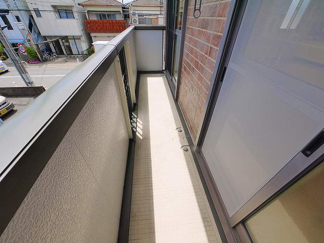 シャルマン高畑　Ａ棟のバルコニー|広々としたバルコニーです