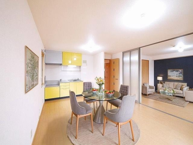 シャルマン高畑　Ａ棟の居間・リビング|CGで家具等を配置したもので家具等は含まれません