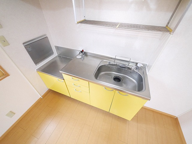 シャルマン高畑　Ａ棟のキッチン|キッチンでお料理をお楽しみください