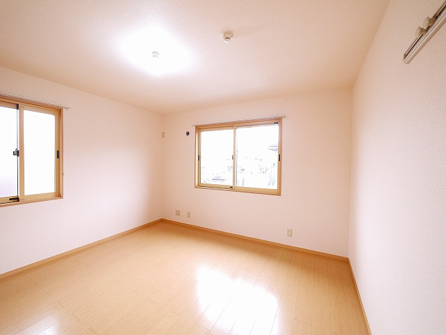 シャルマン高畑　Ａ棟の寝室|ゆとりの広さです