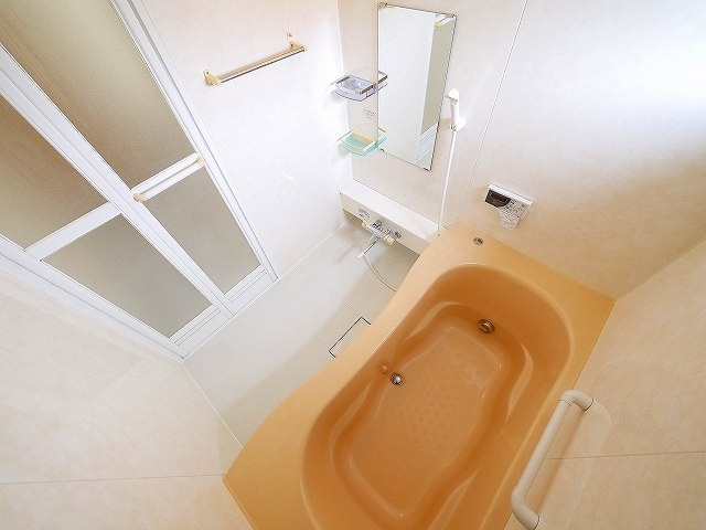 シャルマン高畑　Ａ棟の浴室|きれいなお風呂です