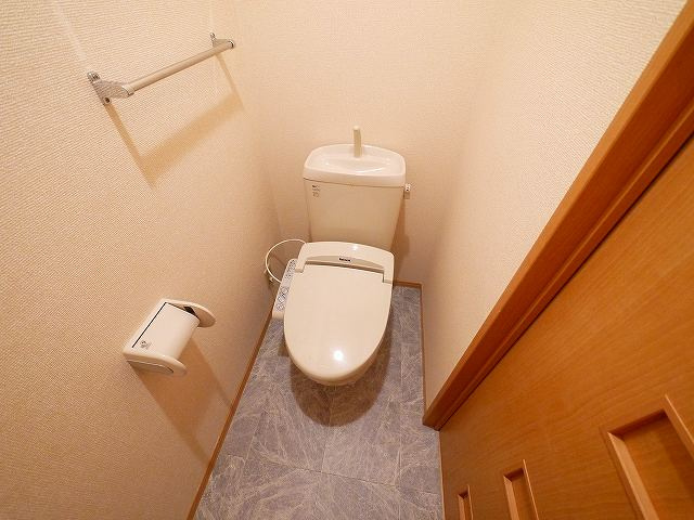 シャルマン高畑　Ａ棟のトイレ|シンプルで使いやすいトイレです