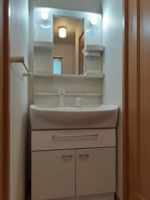 【洗面所】 | ティエラⅢ | 明るい洗面所です