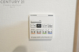 暖房機能があるため、冬場でも温かい浴室で入浴でき、乾燥機能があるため、水気を素早く取り除けます。また、換気機能があるため、湿気を素早く排出してカビや雑菌の発生を防ぐことができます。