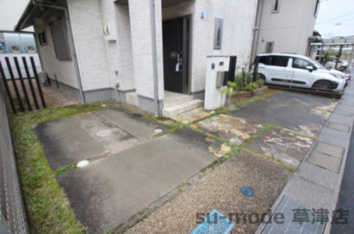【駐車場】 | 西渋川2丁目戸建て | 駐車場に車を止められます