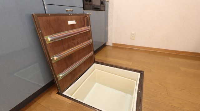 グランフォレスト楽山公園のキッチン|床下収納