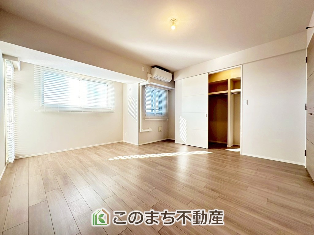 ノブレス駅東公園の洋室|陽光がふんだんに降り注ぐお部屋です。陽だまりの空間で、プライベートなお家時間も快適にお過ごしいただけます♪
