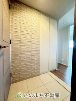 【玄関】 | ノブレス駅東公園 | 玄関ドアを開けると視界に飛び込んでくる、エコカラットを施したスタイリッシュな空間☆