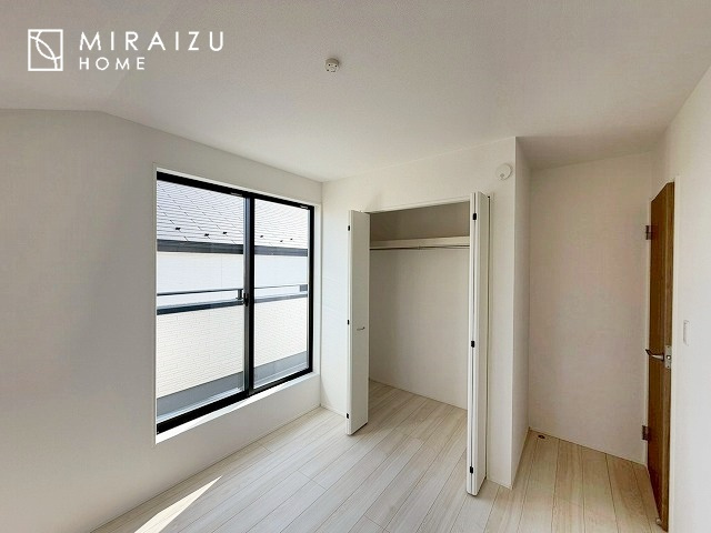 【その他】 | 浴室乾燥機　標準装備です！雨の日でも洗濯物を干すのに助かりますね。暖房や乾燥など選べる4項目のバリエーションも使い勝手が良いですよ！