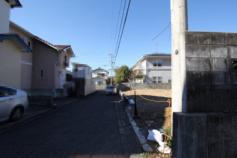 瀬戸東町3丁目　建築条件付き　売土地の前面道路含む現地写真