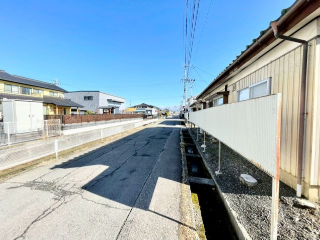 耐震等級３！ご成約プレゼント対象物件！の前面道路含む現地写真