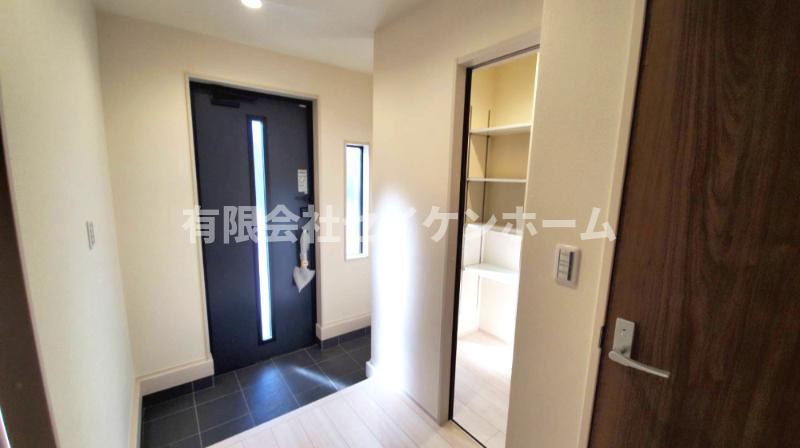 大里郡寄居町露梨子　新築住宅（平屋建て）8号棟の玄関