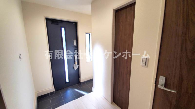 大里郡寄居町露梨子　新築住宅（平屋建て）8号棟の玄関