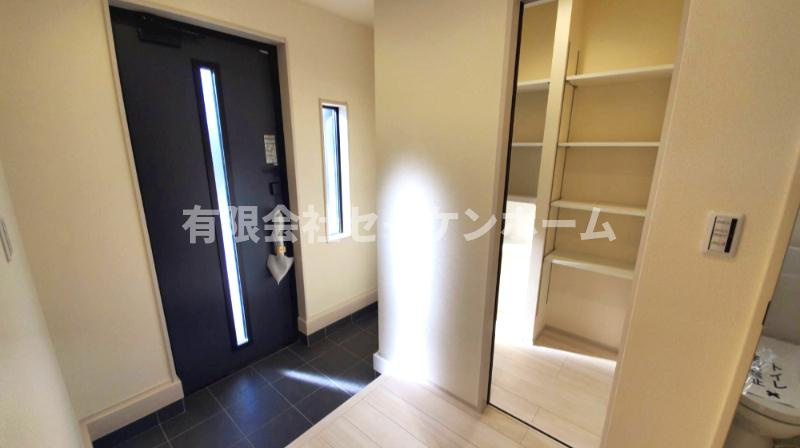 大里郡寄居町露梨子　新築住宅（平屋建て）8号棟の玄関