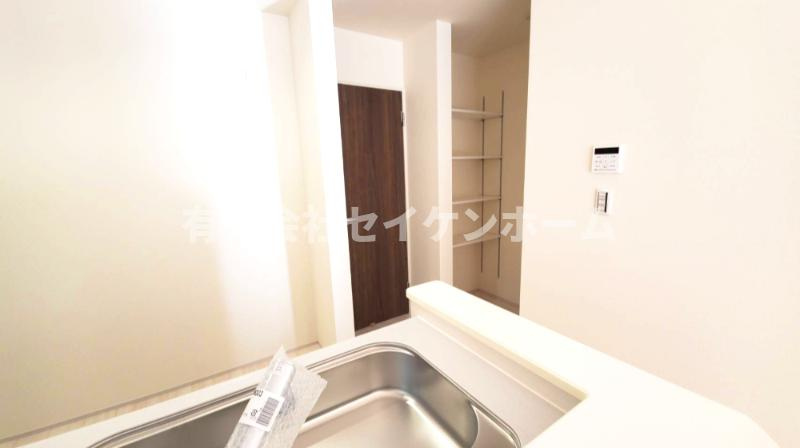 大里郡寄居町露梨子　新築住宅（平屋建て）8号棟のキッチン