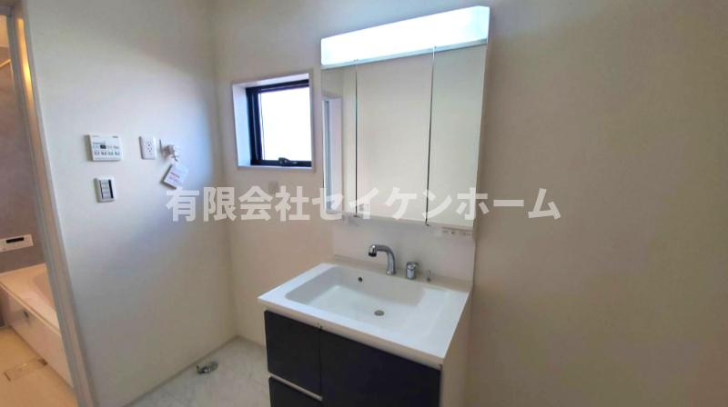 大里郡寄居町露梨子　新築住宅（平屋建て）8号棟の独立洗面台