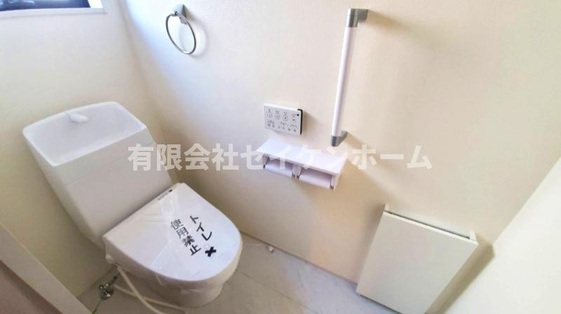 大里郡寄居町露梨子　新築住宅（平屋建て）8号棟のトイレ