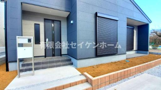 大里郡寄居町露梨子　新築住宅（平屋建て）8号棟の玄関