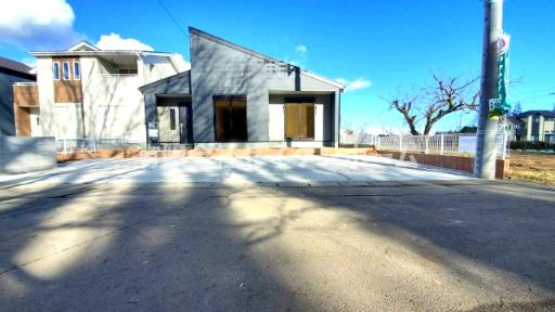 大里郡寄居町露梨子　新築住宅（平屋建て）8号棟の前面道路含む現地写真