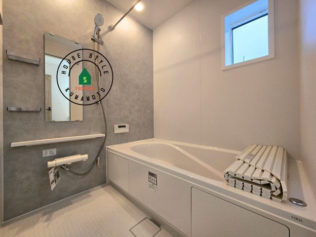 上益城郡益城町広崎第1-4棟(1号棟)の内観：施工例|1日の疲れを癒してくれる広々バスルーム。雨の日のお洗濯にも大活躍な浴室乾燥機付です！