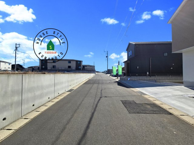 上益城郡益城町広崎第1-4棟(1号棟)の前面道路含む現地写真|前面道路です。